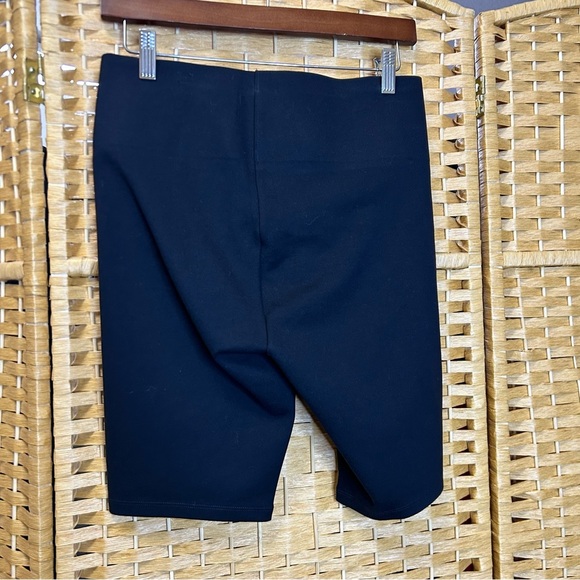 Loft Ann Taylor black shaping biker shorts size small mid thigh to knee length - Picture 5 of 5